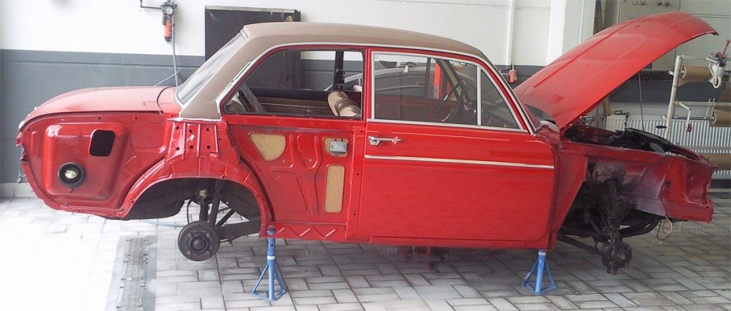Oldtimer Restaurierung Audi 60L Montage